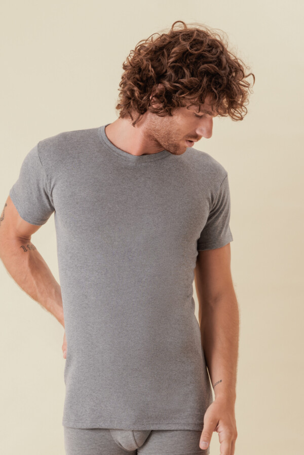Maglia intima uomo girocollo in 100% jersey caldo cotone per una morbidissima e freschissima sensazione sulla pelle