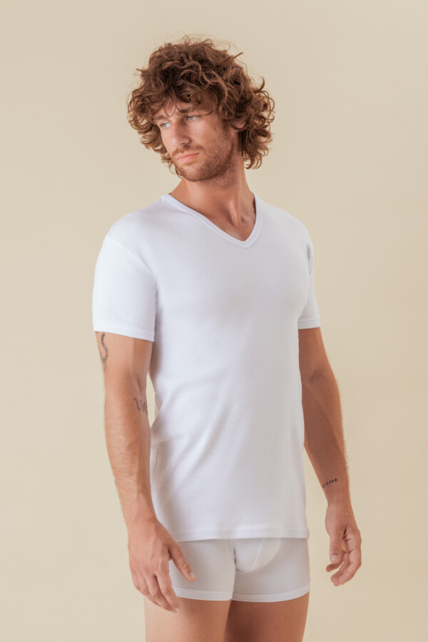 Maglia intima uomo scollo a v in 100% jersey caldo cotone per una morbidissima e freschissima sensazione sulla pelle