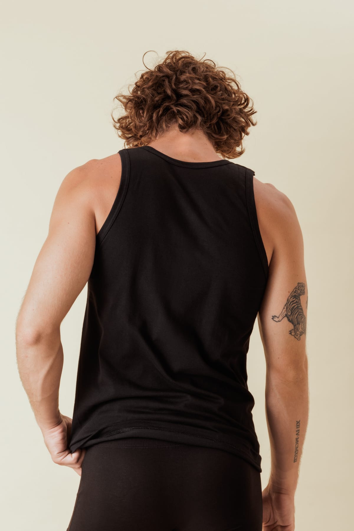 Canotta intima uomo spalla larga in 100% cotone jersey per una morbidissima e freschissima sensazione sulla pelle