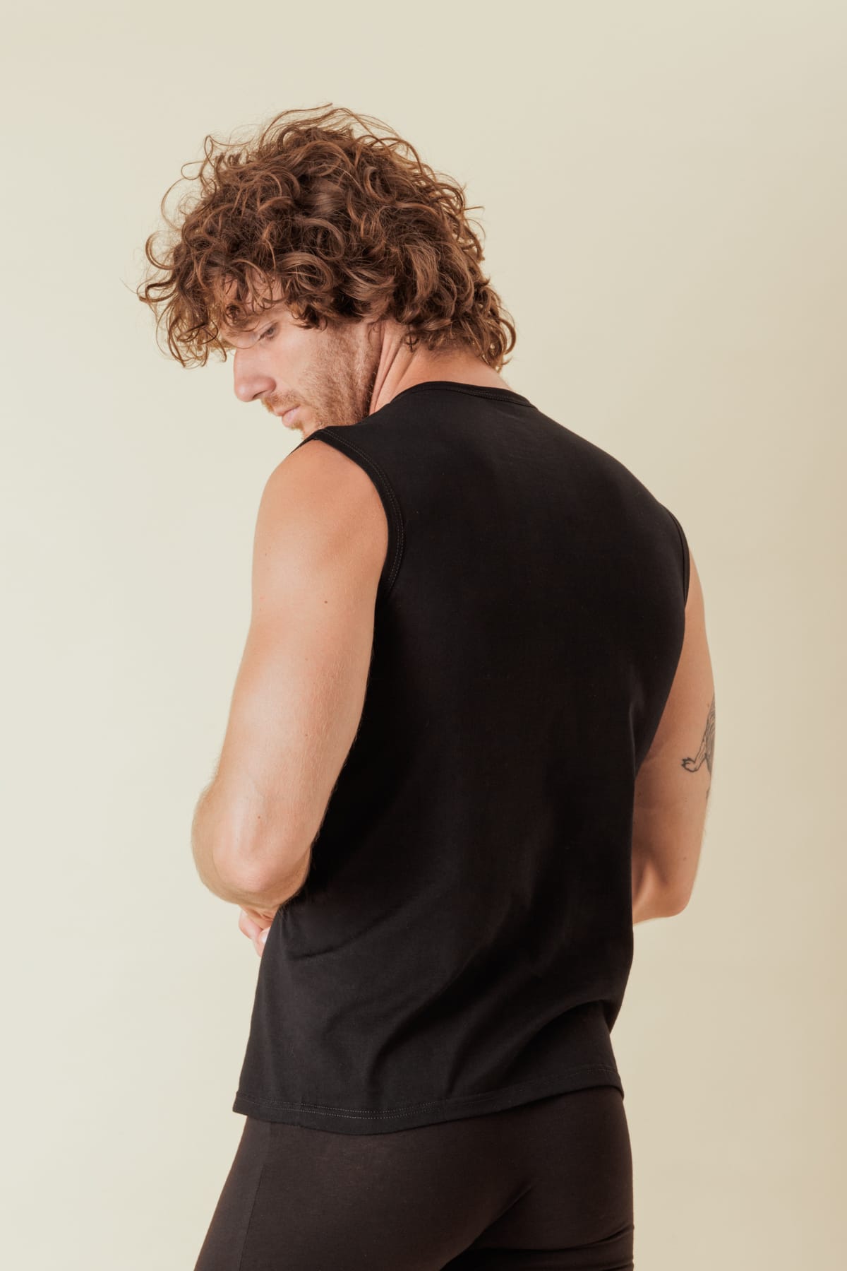 Maglia intima girocollo smanicato in 100% puro cotone jersey pettinato per una morbidissima e freschissima sensazione sulla pelle