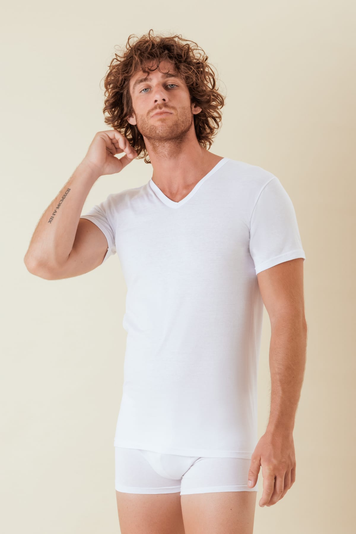 Maglia intima uomo scollo a v in 100% cotone jersey per una morbidissima e freschissima sensazione sulla pelle