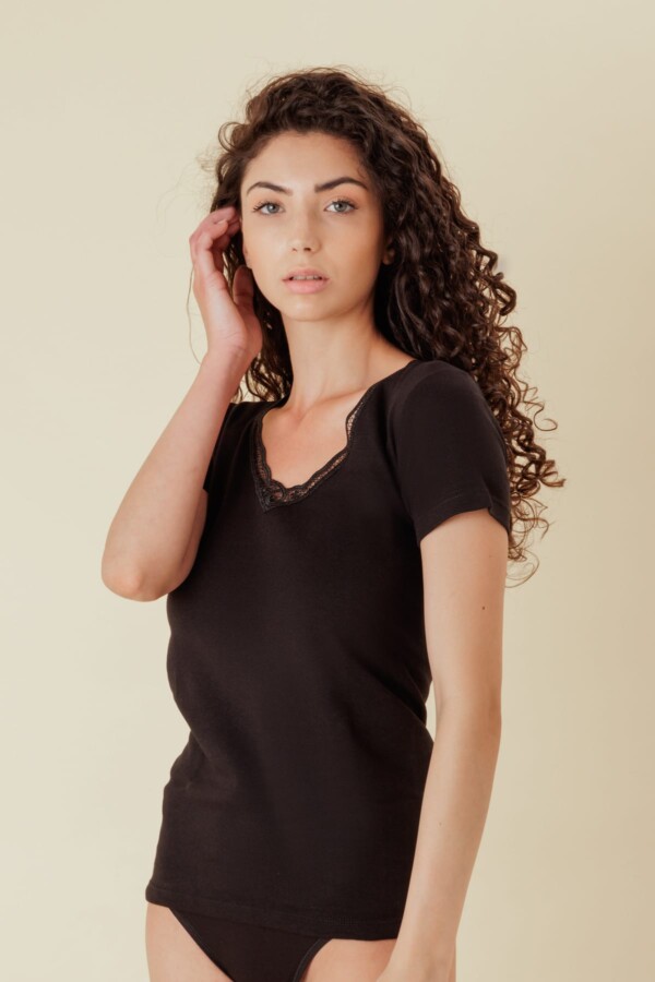Maglia intima donna mezza manica pizzo in 100% jersey caldo cotone per una morbidissima e freschissima sensazione sulla pelle