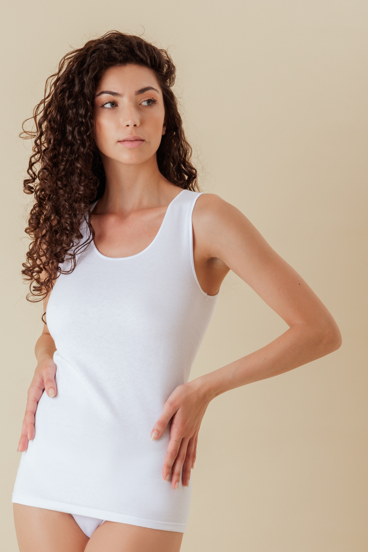 Canotta intima donna spalla larga raso in 100% jersey caldo cotone per una morbidissima e freschissima sensazione sulla pelle