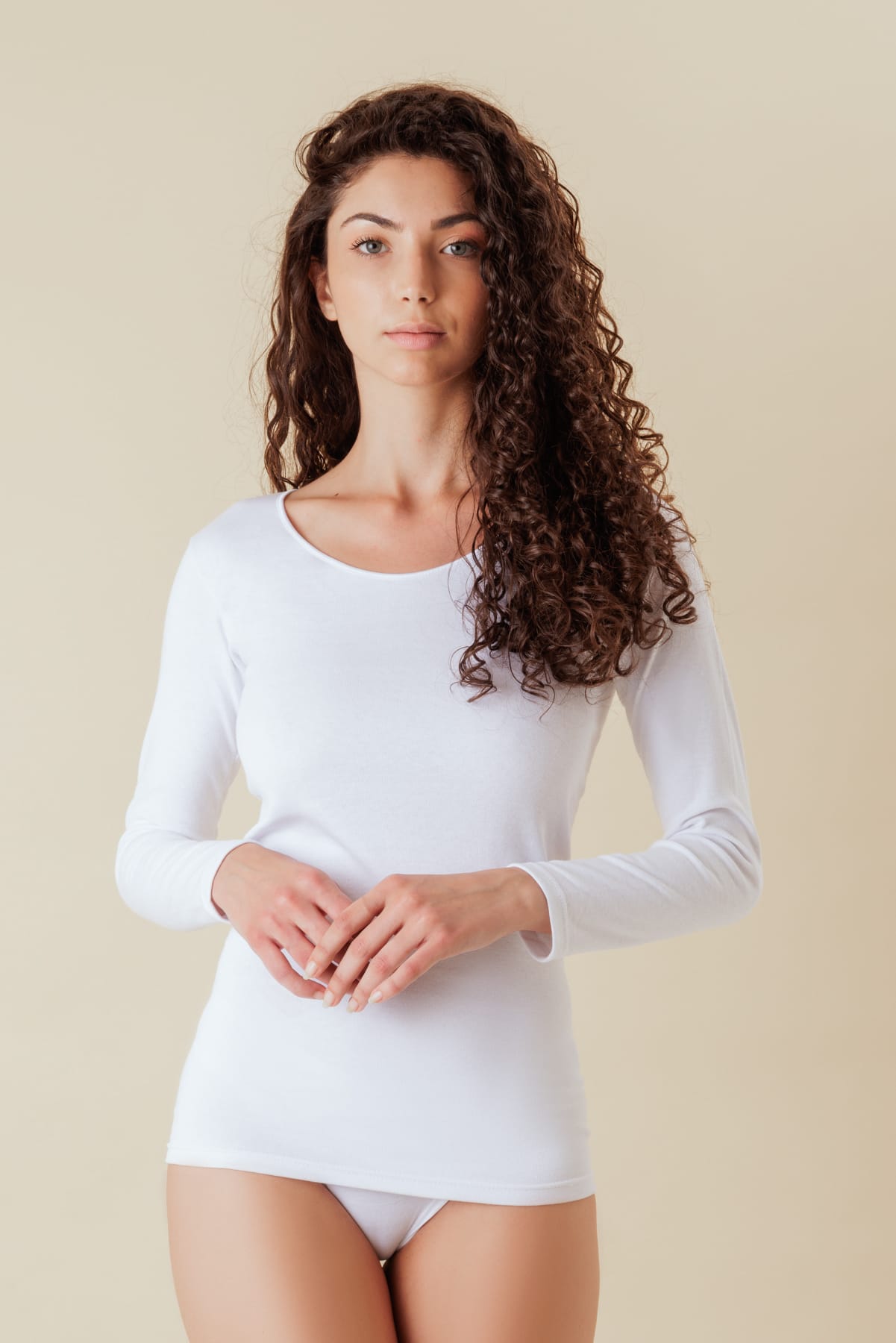 Maglia intima donna manica lunga raso in 100% jersey caldo cotone per una morbidissima e freschissima sensazione sulla pelle