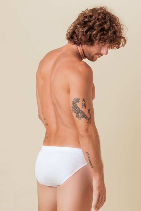 Slip uomo in 100% cotone mercerizato per una morbidissima e freschissima sensazione sulla pelle