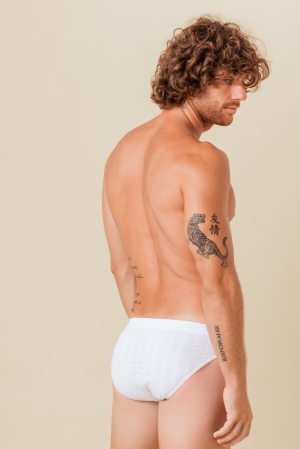 Slip uomo in 100% cotone jersey piquet operato per una morbidissima e freschissima sensazione sulla pelle