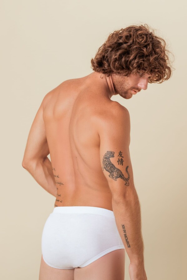 Slip uomo in 100% cotone jersey mercerizzato per una morbidissima e freschissima sensazione sulla pelle